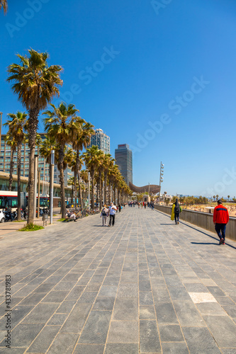 Foto Picture of Barceloneta seafront promenade captured during a sunny day