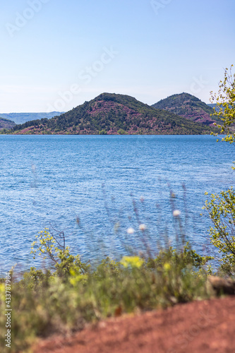 Paysage du Lac du Salagou (Occitanie, France) © Ldgfr Photos