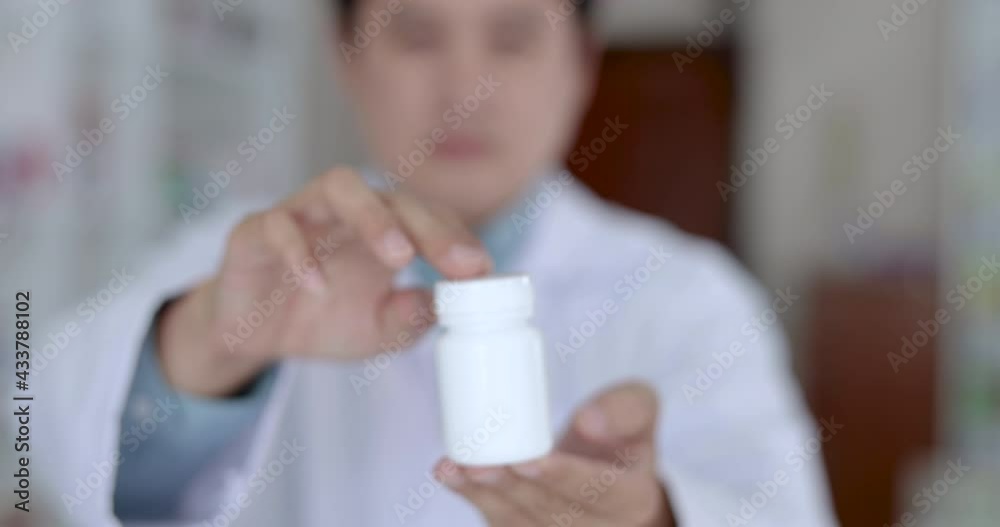 Asian Pharmacist man holding medicine white bottle in drugstore 4k slow motion
Asian Pharmacist man holding medicine white bottle in drugstore 4k slow motion