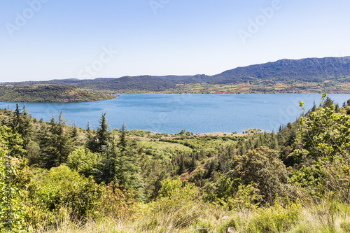 Paysage du Lac du Salagou (Occitanie, France)