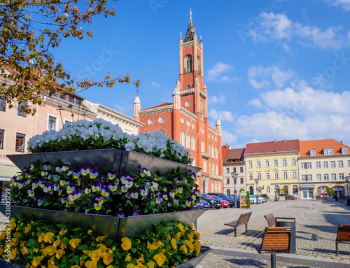 Blick auf den Marktplatz und Rathaus von Kamenz im Frühling photo