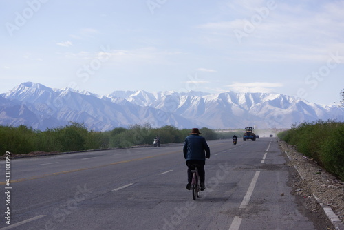 新疆ウイグル自治区・タシュクルガンの道路
