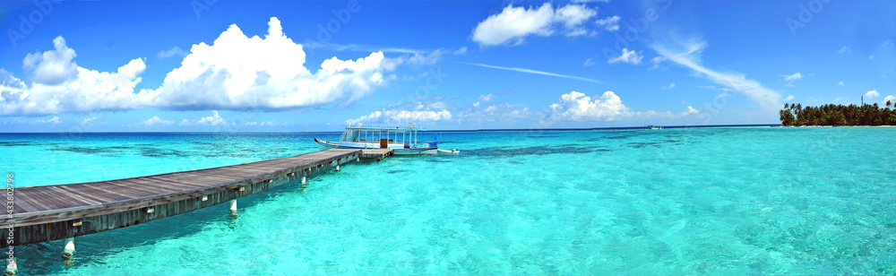 Panorama Blick, Trauminsel - Malediven  Paradies im Indischen Ozean, türkis-blauem Meer  