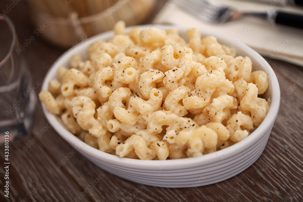 mac and cheese, macaroni pasta in cheesy sauce - American style mac and cheese, macaroni pasta in cheesy sauce - American style