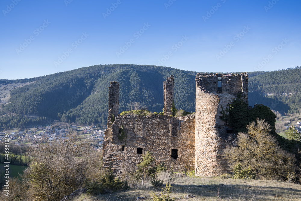 Château de Montialoux, Valdonnez, Lozère