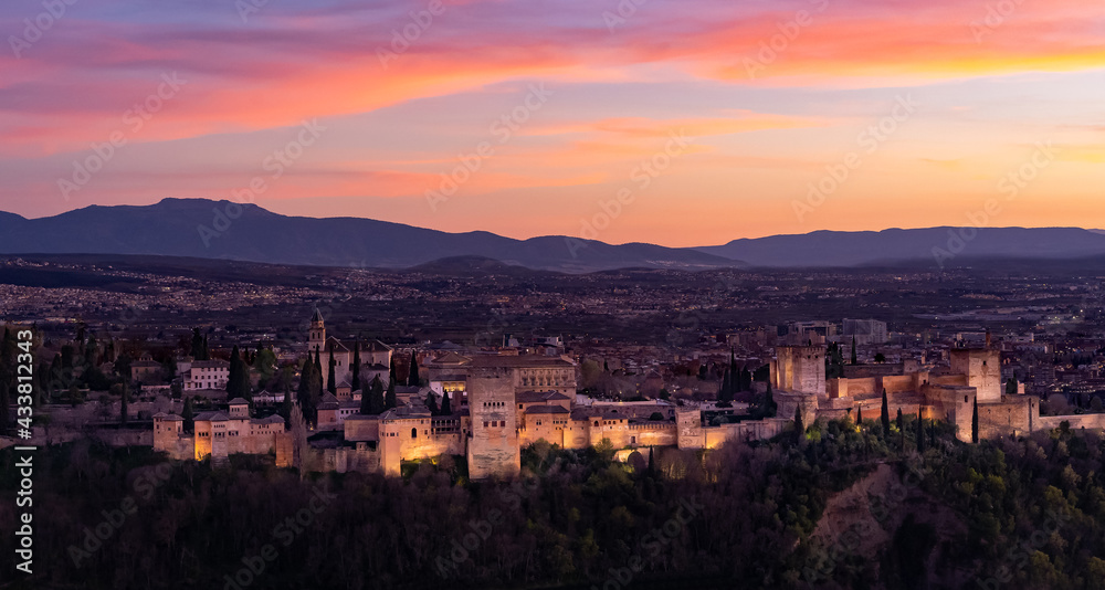 Alhambra au coucher de soleil