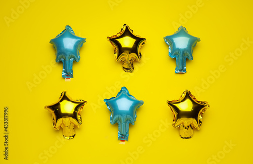 Six metallic star balloons ...
