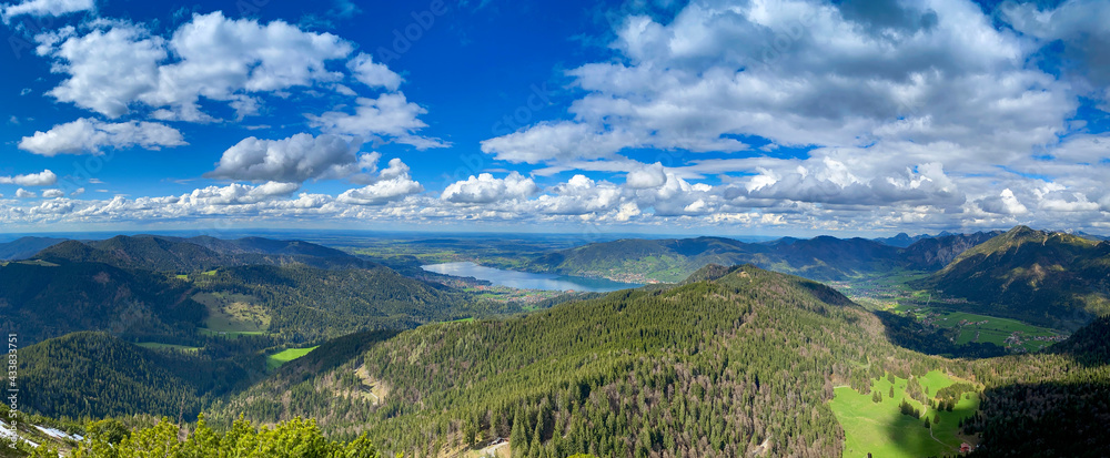 Urlaub in Oberbayern: Wandern auf den Hirschberg am Tegernsee von Scharling aus - 180 Grad Panoramablick Urlaub in Oberbayern: Wandern auf den Hirschberg am Tegernsee von Scharling aus - 180 Grad Panoramablick