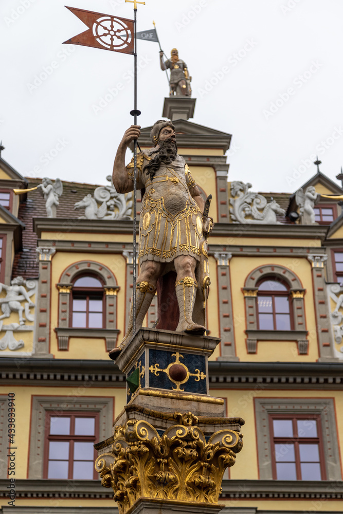 Obraz premium Sculpture of a warrior on the fish market in Erfurt