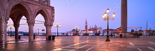 Canvastavla Banner, San Marco square at night, early morning