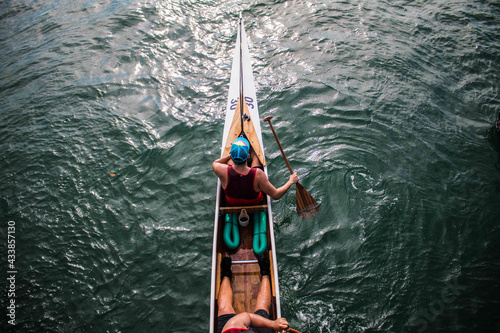 Un remador a punto de comenzar su entrenamiento en el mar © JimmyPirela