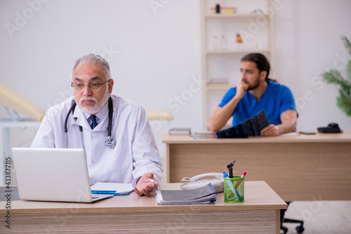 Two doctors working in the clinic © Elnur