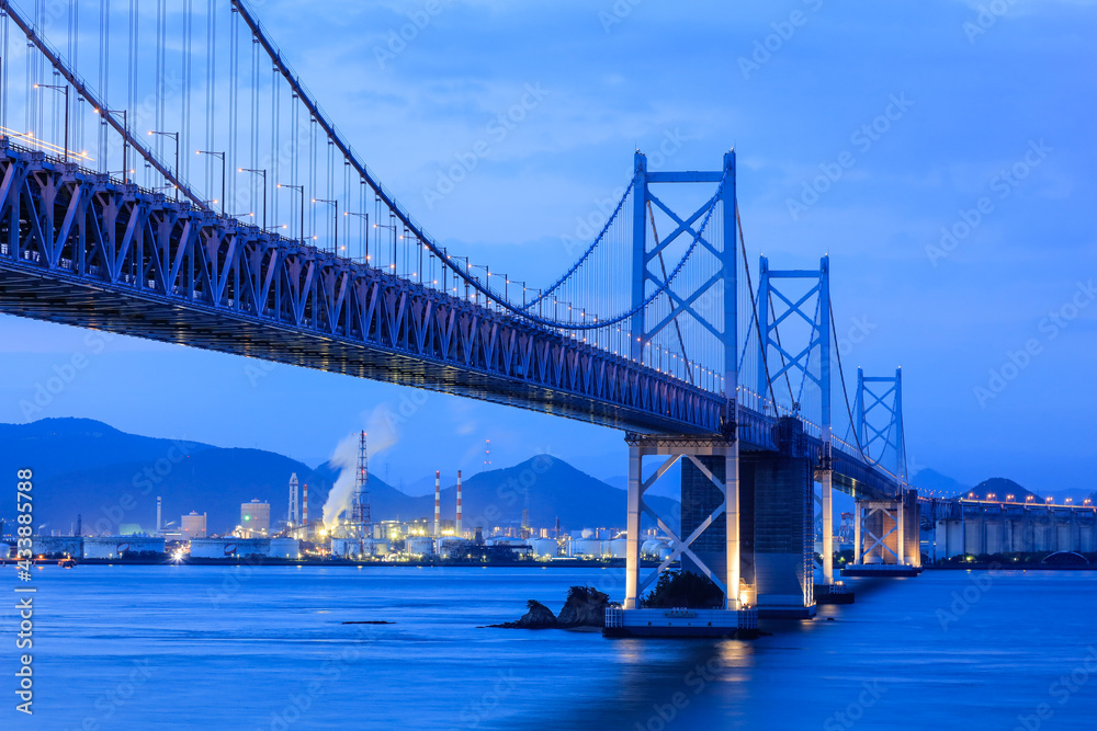 Naklejka premium 瀬戸大橋の夜明け 香川県坂出市与島パーキング