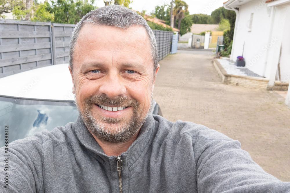© OceanProd - middle aged man handsome make selfie in home alley garden guy happy with smartphone © OceanProd - middle aged man handsome make selfie in home alley garden guy happy with smartphone
