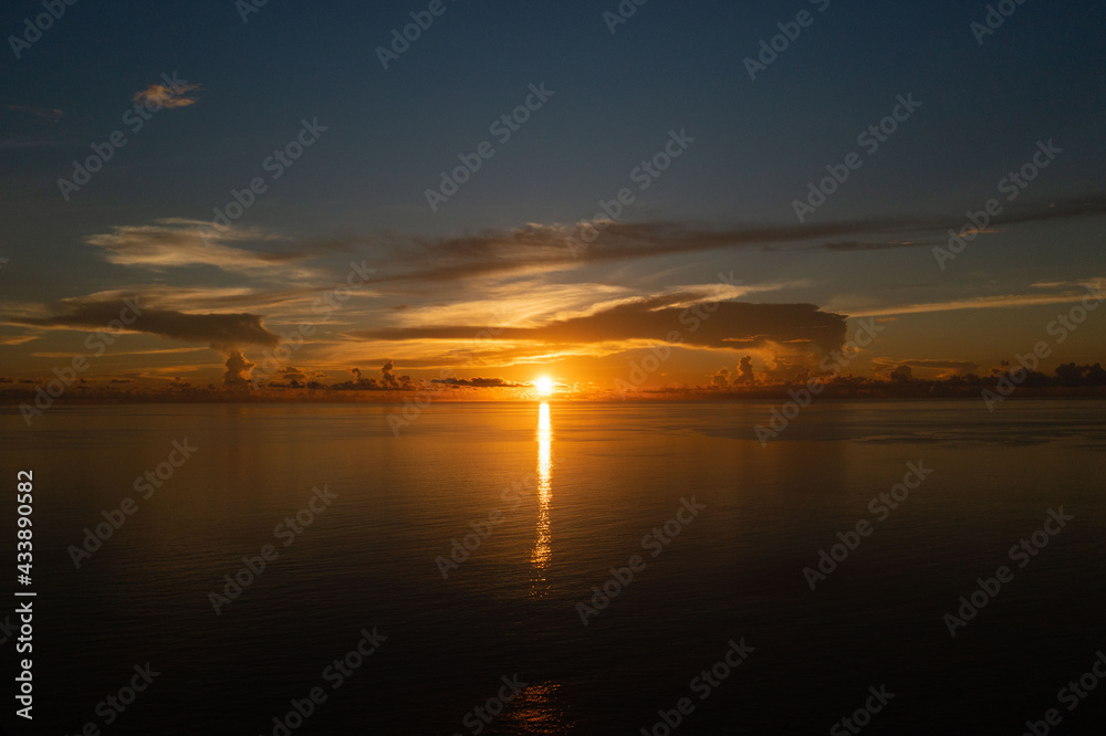 Couché du soleil au nord de Mayotte