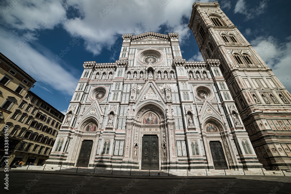 Fototapeta premium Sunny day on the Florence cathedral