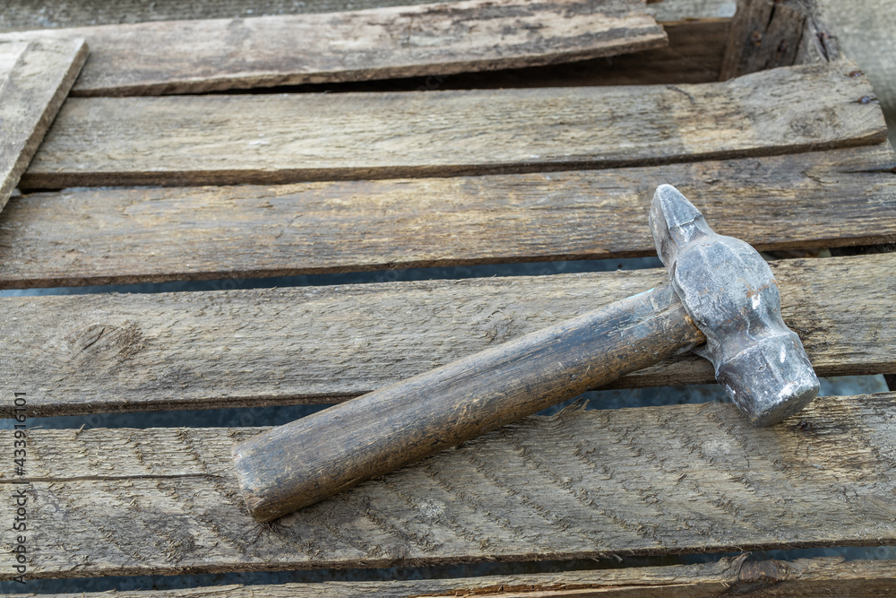 The hammer lies on a wooden box