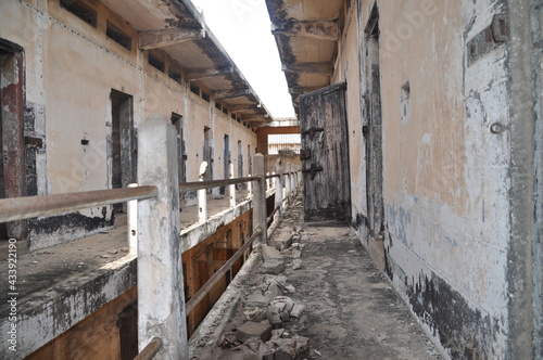 Abandoned prison in a former fort in Accra, Ghana. © Joris