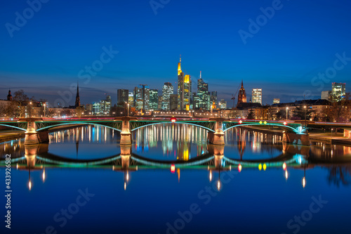 Die Skyline von Frankfurt am Main am Abend photo