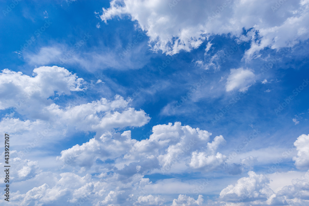 Obraz premium Clouds on the blue sky.