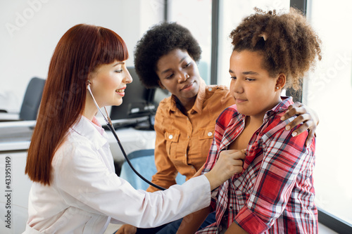 фотографія Preventive pediatricians examination before school or vaccination
