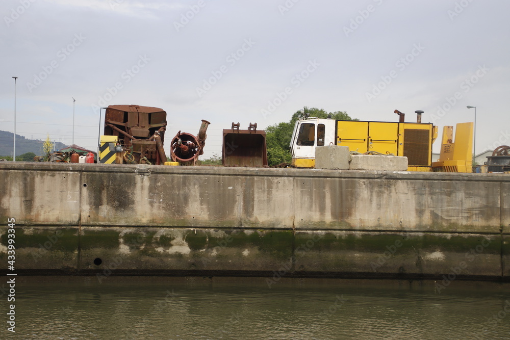 Industrial environment in the estuary of Bilbao Industrial environment in the estuary of Bilbao