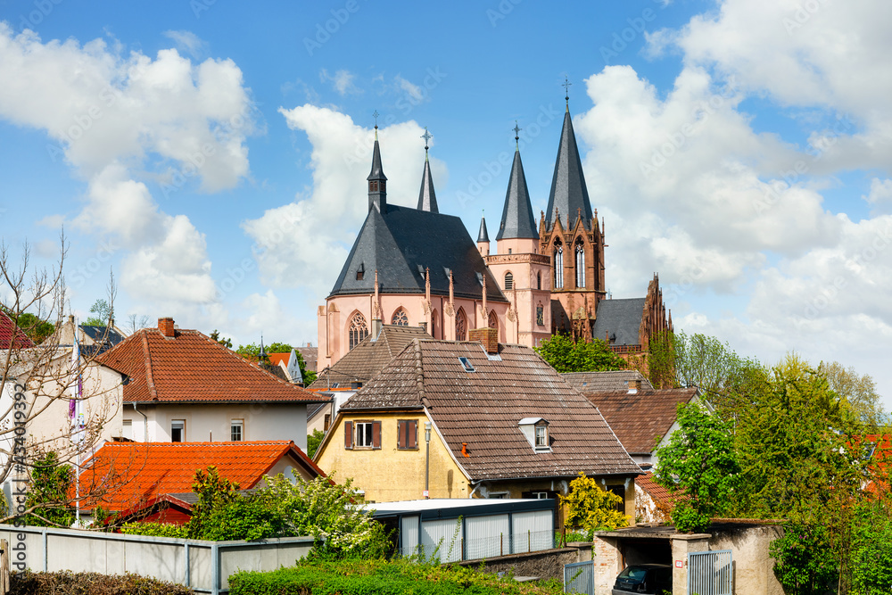 Fototapeta premium Town view of medieval Oppenheim on the Rhine with St. Catherine's Church -Katharienenkirche-, Germany