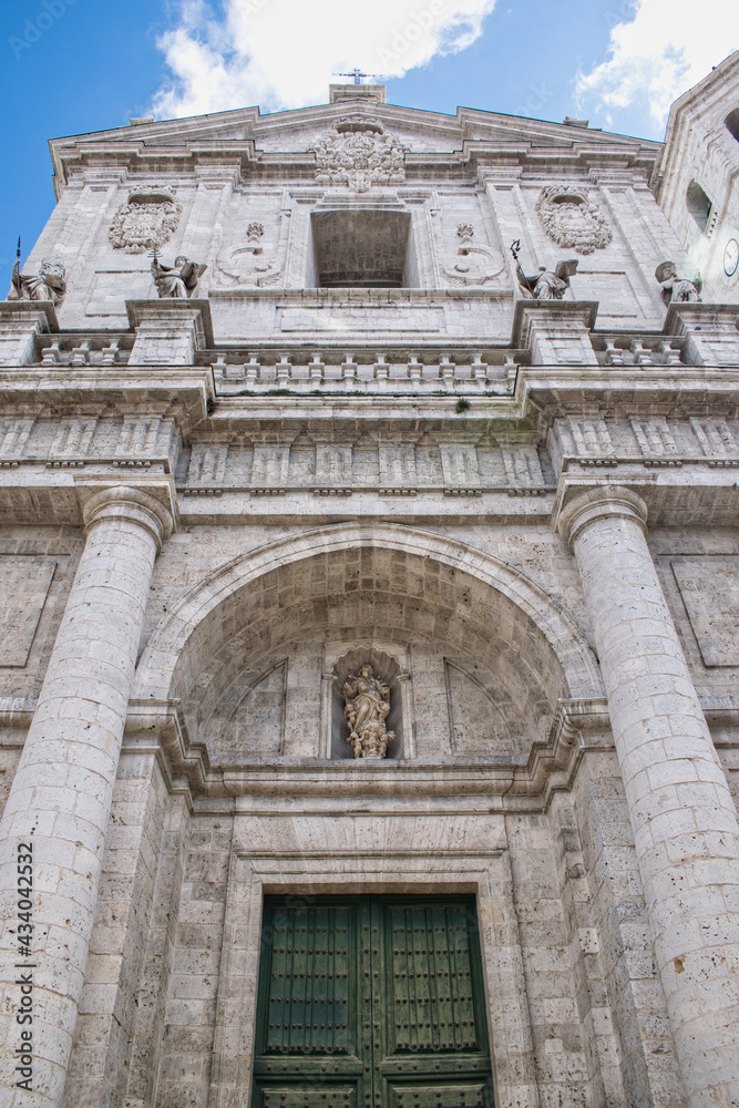 Fachada sur catedral de Valladolid, de estilo arquitectónico herreriano y barroco, España