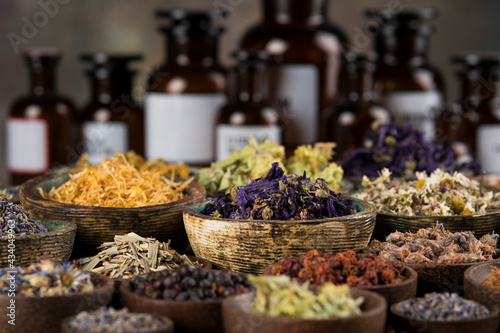 Canvas Print Natural remedy, healing herbs background