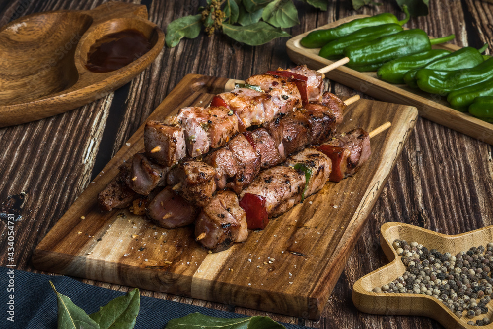 Mount of turkey Moorish skewer with peppers, bbq sauce and peppercorns