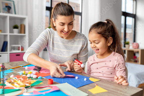 family, art and craft concept - mother spending time with her little daughter wi Fototapet