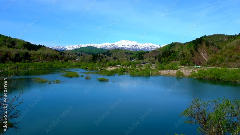 白川湖の水没林と飯豊山(山形県・飯豊町) 白川湖の水没林と飯豊山(山形県・飯豊町)