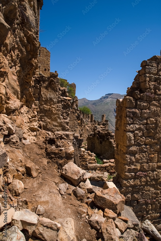  The ghost village of Gamsutl is the oldest settlement in the Republic of Dagestan. It is unique for its unusual architecture, similar to the city of Machu Picchu in Peru. At the moment it is abandone