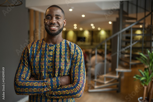 фотографія Portrait black african businessman wearing traditional clothing