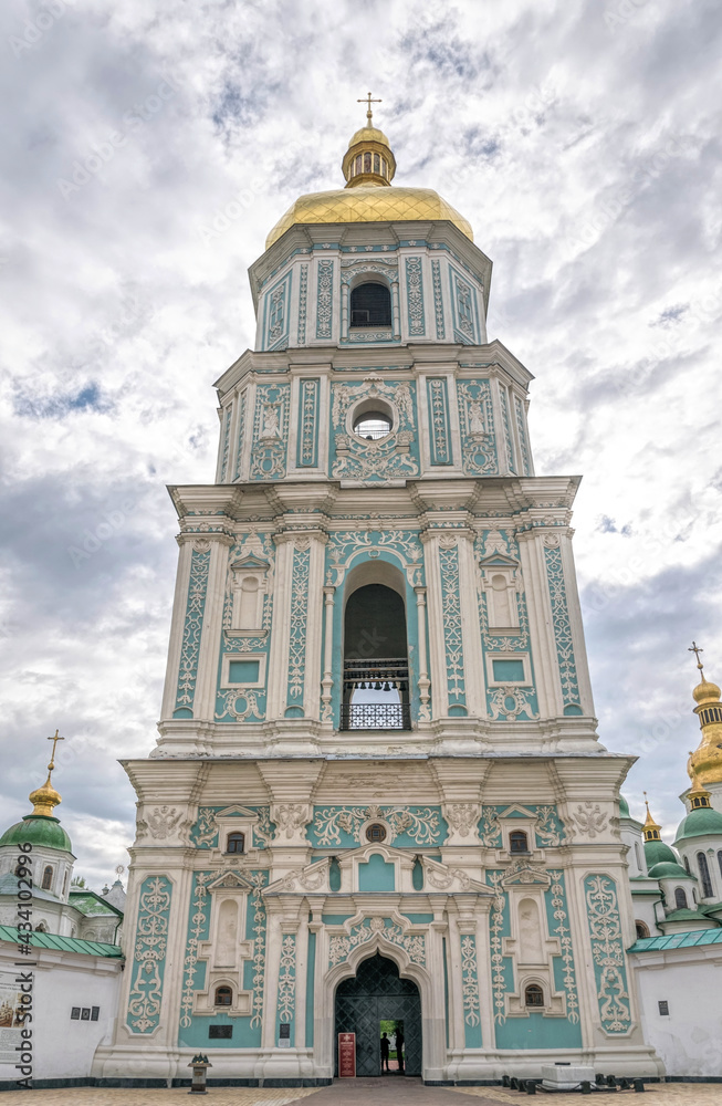 Obraz premium Saint Sophia Cathedral and belltower in Kiev, Ukraine