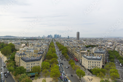 Paris view from Triumph arc © Retan