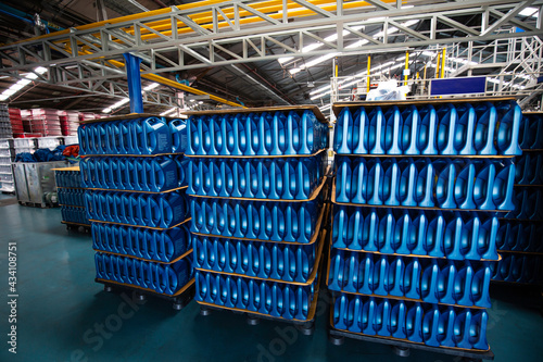Bottle engine oil plastic on pallets are storage in the warehouse