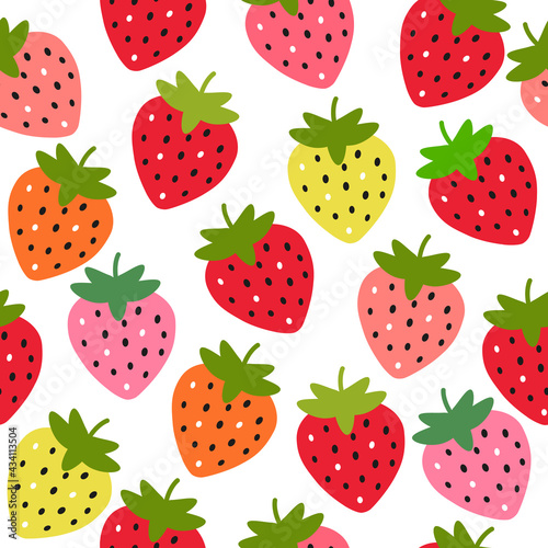 summer fruit seamless pattern. juicy colored strawberries on a white background.