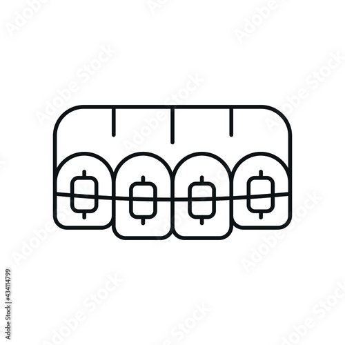 Braces linear icon. Dental services and therapy. Thin line customizable illustration. Vector isolated outline drawing. Editable stroke