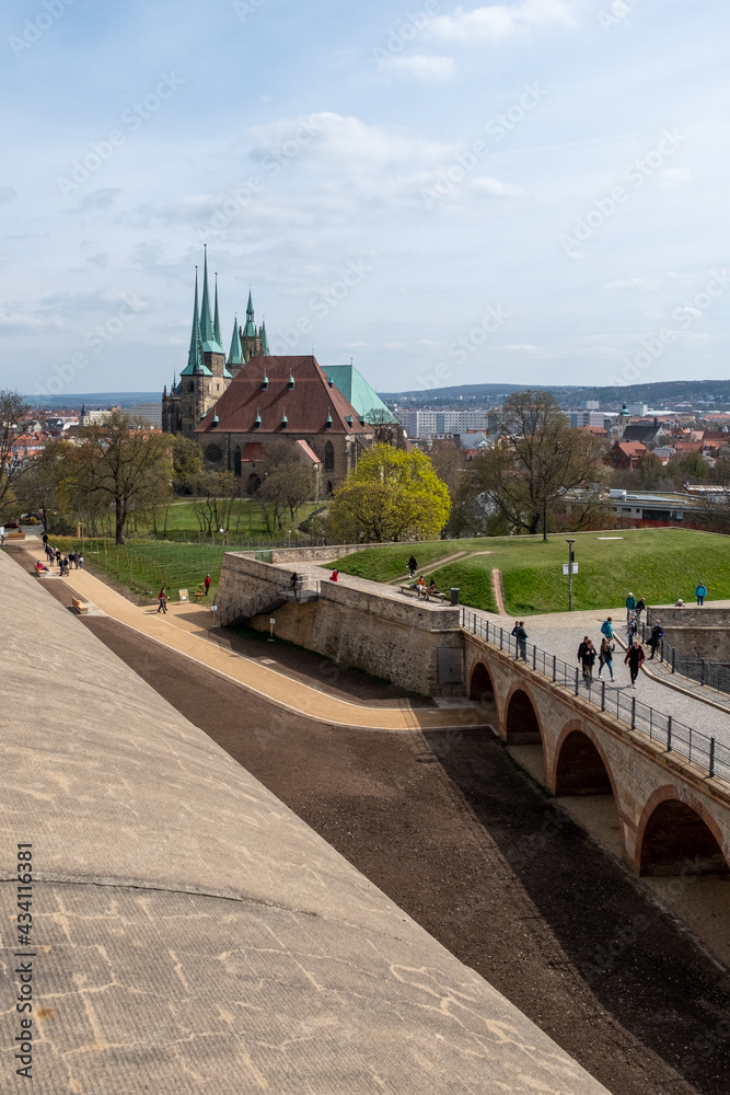 Obraz premium Erfurt Blick vom Petersberg zum Dom und Severikirche