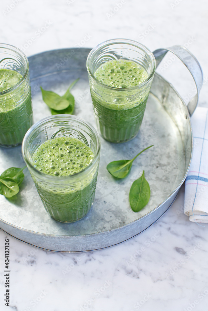 Green smoothie with spinach and spirulina (ph. Marianna Franchi)