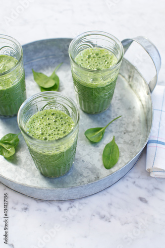 Green smoothie with spinach and spirulina (ph. Marianna Franchi)
