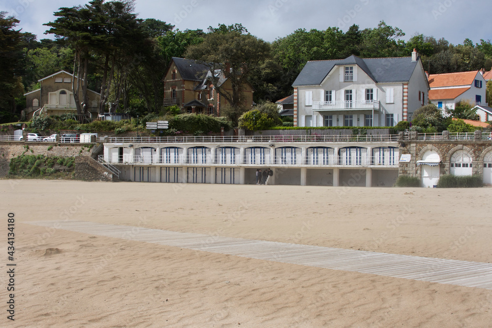 La plage du Croisic et ses cabines La plage du Croisic et ses cabines