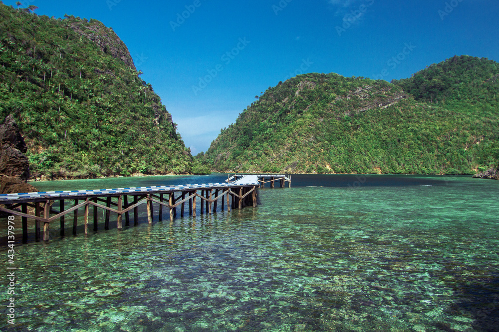 Fototapeta premium Karawapop Jetty, a heart-shaped lagoon in the cluster of West Papua island, Raja Ampat Indonesia