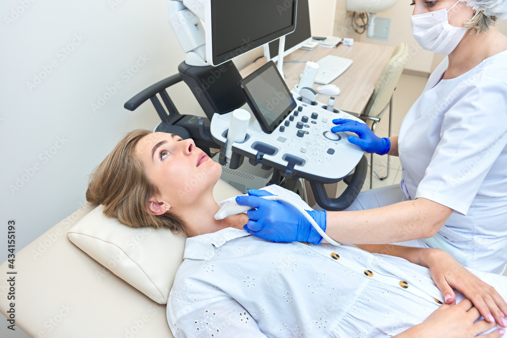 ultrasound examination of the girl's thyroid gland