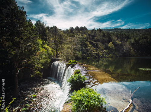 Salto grande de agua
