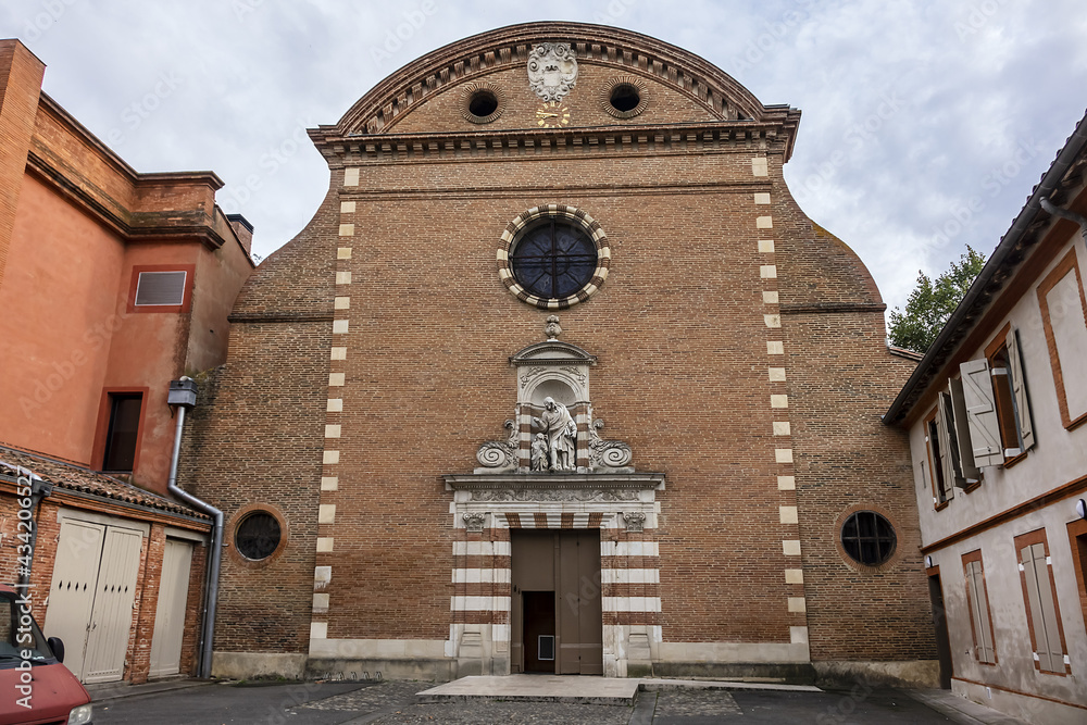 Saint-Exupere church - baroque-style parish church located in old district of Saint-Michel on right bank of Toulouse, built in1620 to serve for Discalced Carmelites. Toulouse, Haute-Garonne, France.