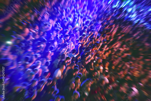 Zoom in effect on a blurred crowd