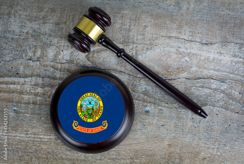 Obraz na plátně Wooden judgement or auction mallet with of Idaho flag