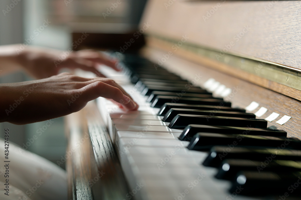 kid hands playing piano 